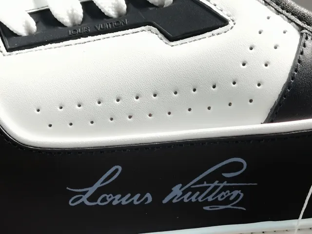 Louis Vuitton Black Blue Layered Leather And Synthetic Upper Cursive Signature Detail Lifestyle Sneakers 3
