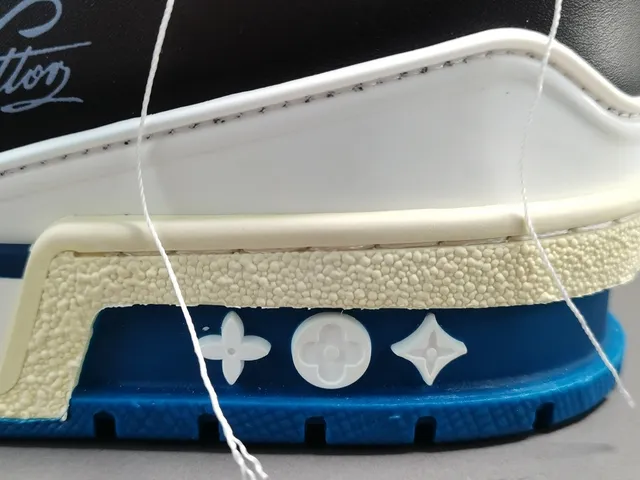Louis Vuitton Black Blue Layered Leather And Synthetic Upper Cursive Signature Detail Lifestyle Sneakers 9