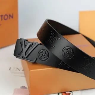 Louis Vuitton কালো এমবসড মনোগ্রাম ফ্লোরাল মোটিফ চামড়ার বেল্ট