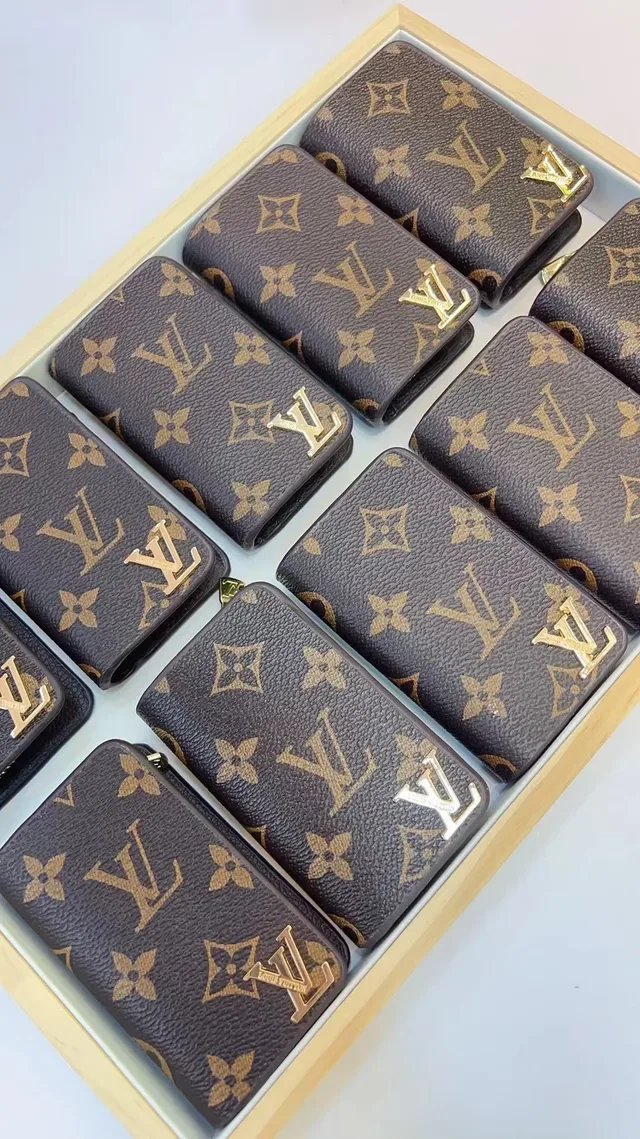 Porte-Cartes Louis Vuitton Noir Doré Monogrammé Toile Enduite Plaque Logo LV 2