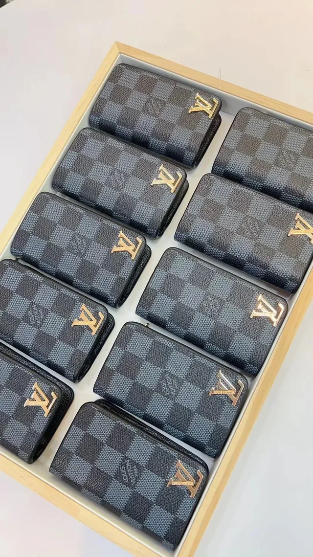 Porte-Cartes Louis Vuitton Noir Doré Monogrammé Toile Enduite Plaque Logo LV 3
