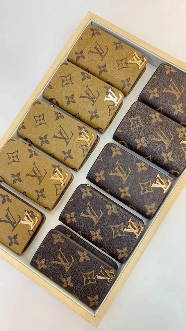 Porte-Cartes Louis Vuitton Noir Doré Monogrammé Toile Enduite Plaque Logo LV 4