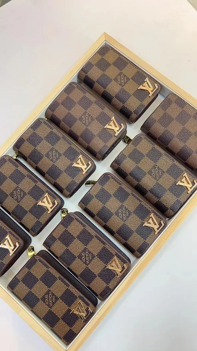 Porte-Cartes Louis Vuitton Noir Doré Monogrammé Toile Enduite Plaque Logo LV 6