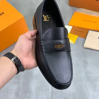 Louis Vuitton 黑色金色磨砂皮革金属LV扣带乐福鞋