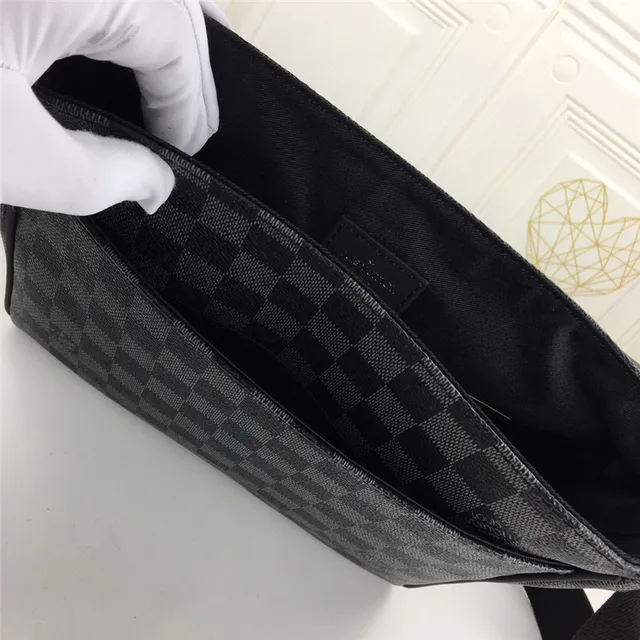 路易威登黑色灰色Damier Graphite Canvas可调节织带信使包 12