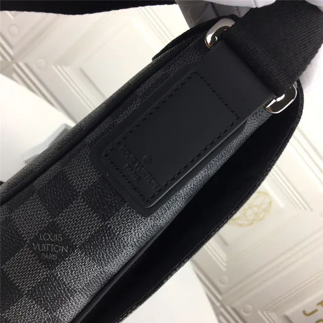 路易威登黑色灰色Damier Graphite Canvas可调节织带信使包 14