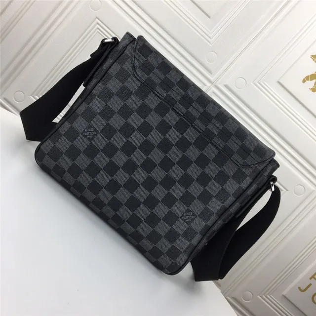 路易威登黑色灰色Damier Graphite Canvas可调节织带信使包 16