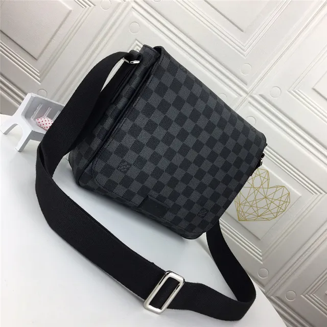 路易威登黑色灰色Damier Graphite Canvas可调节织带信使包 18