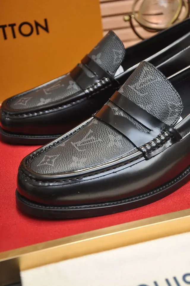 Louis Vuitton لوتفير أسود ورمادي جلد مونوغرام 2