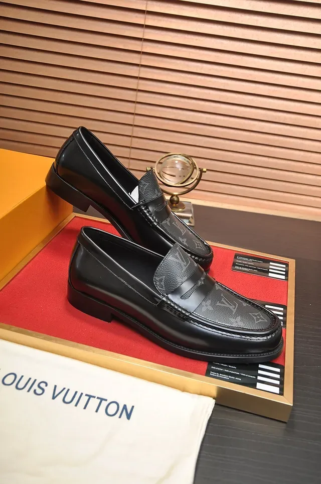 Louis Vuitton لوتفير أسود ورمادي جلد مونوغرام 4