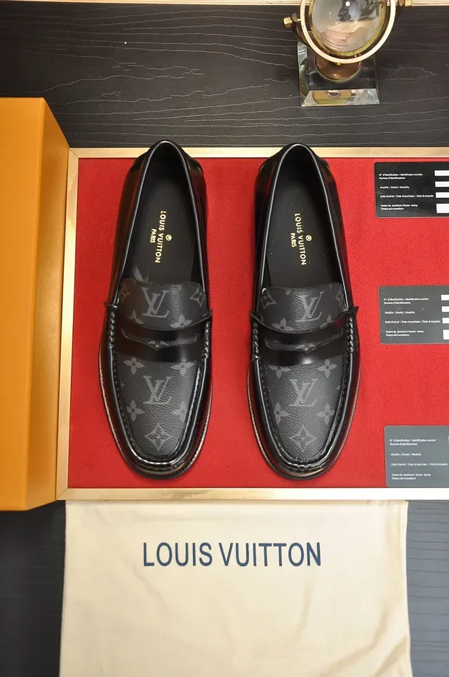 Louis Vuitton لوتفير أسود ورمادي جلد مونوغرام 5