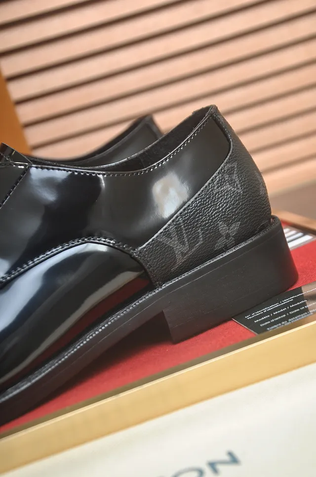 Louis Vuitton Chaussures Oxford en cuir patenté noir avec embout cap-toe 2