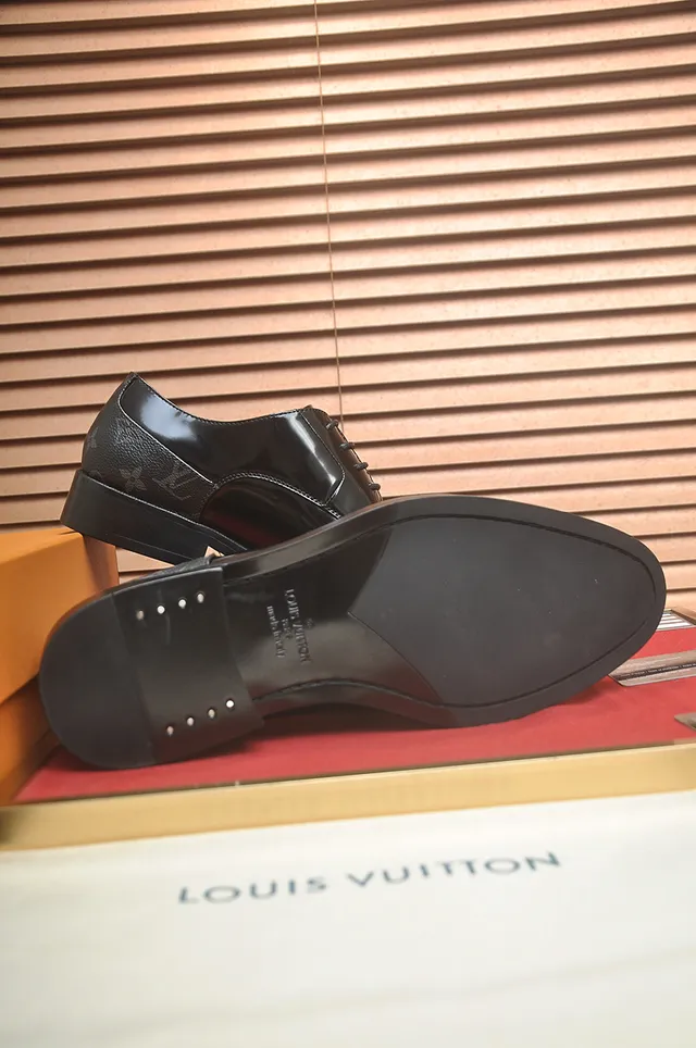 Louis Vuitton Chaussures Oxford en cuir patenté noir avec embout cap-toe 3