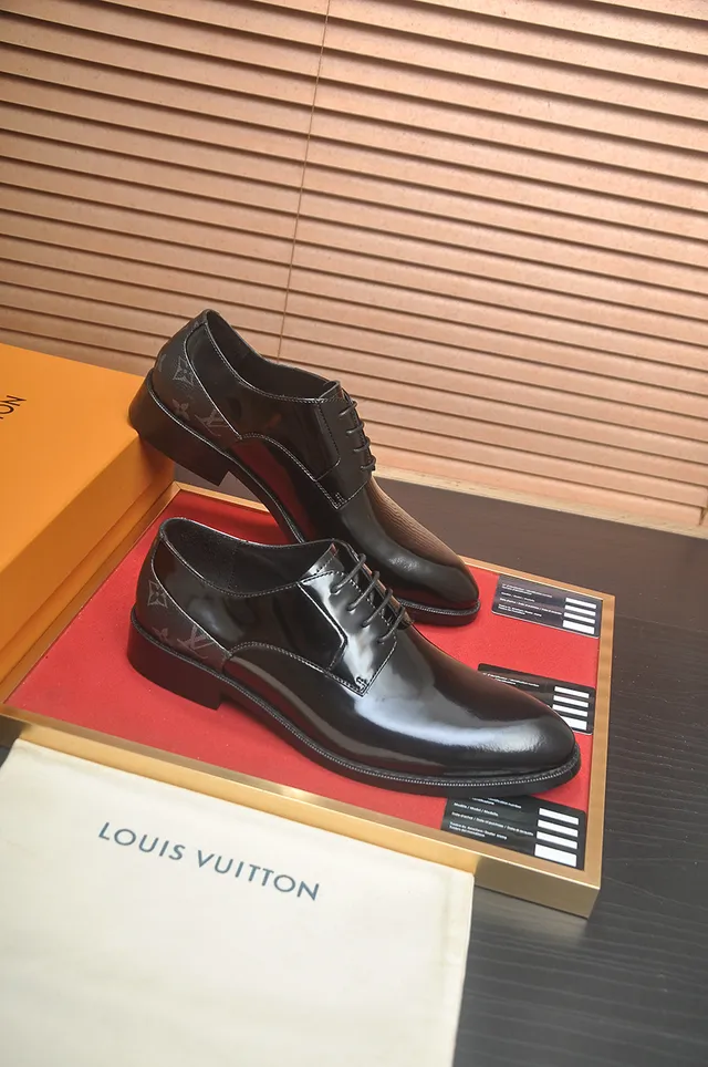 Louis Vuitton Chaussures Oxford en cuir patenté noir avec embout cap-toe 4