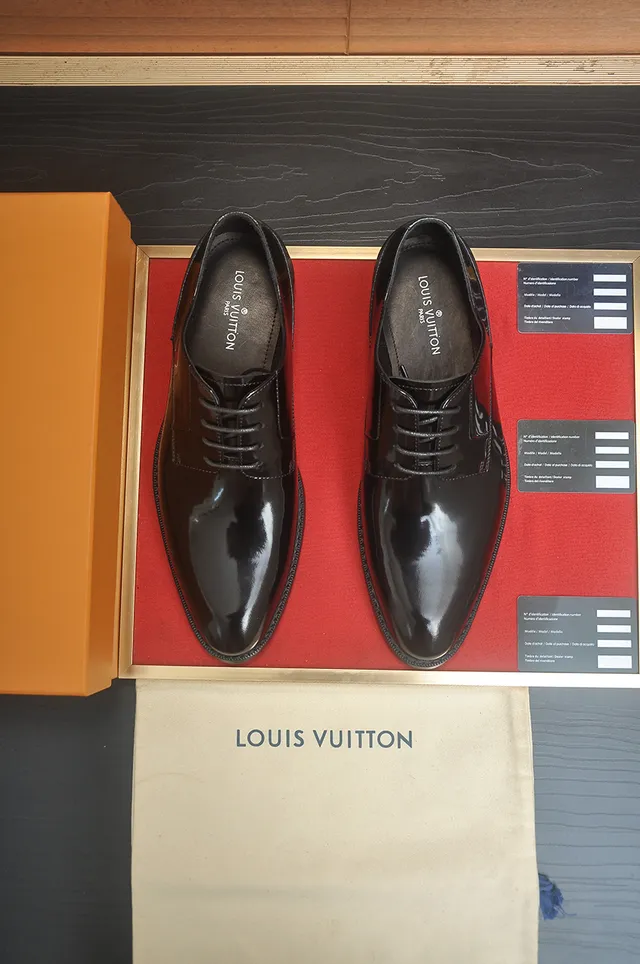 Louis Vuitton Chaussures Oxford en cuir patenté noir avec embout cap-toe 5