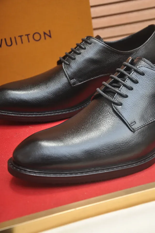Louis Vuitton Sapatos Oxford de couro preto pebbled com ponta de tapa 2