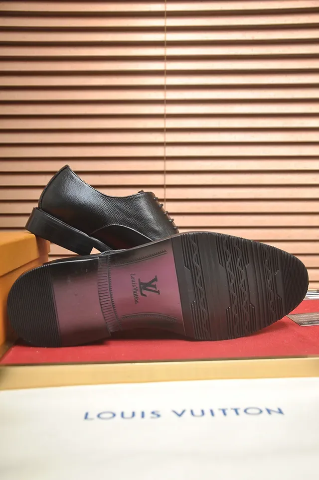 Louis Vuitton Sapatos Oxford de couro preto pebbled com ponta de tapa 3