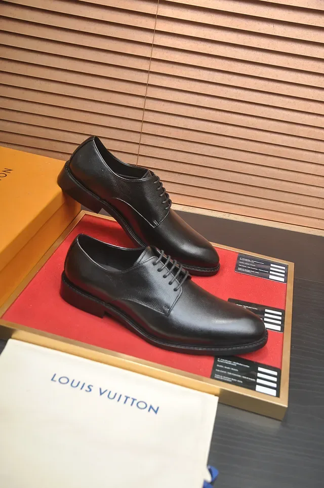 Louis Vuitton Sapatos Oxford de couro preto pebbled com ponta de tapa 4