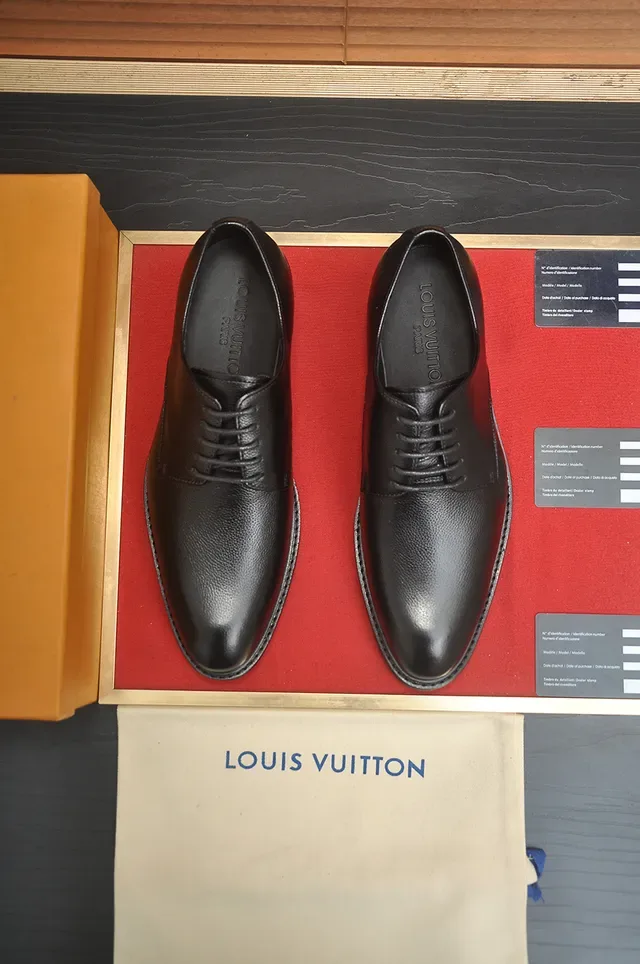 Louis Vuitton Sapatos Oxford de couro preto pebbled com ponta de tapa 5