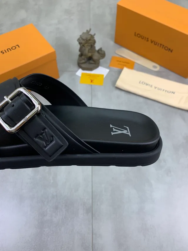Louis Vuitton صندل جلد أسود وفضي بأحزمة متقاطعة 3