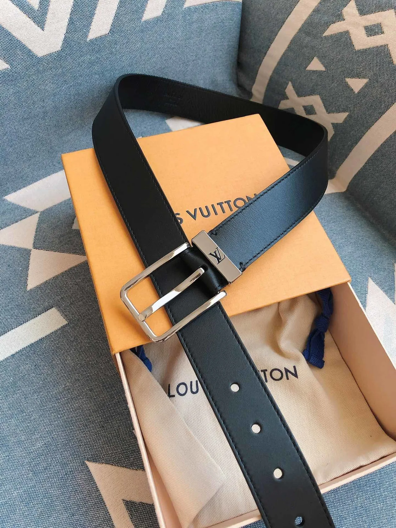 Louis Vuitton Black Silver Polished Rectangular Buckle LV Monogram-Engraved Side Plate Leather Belt 3