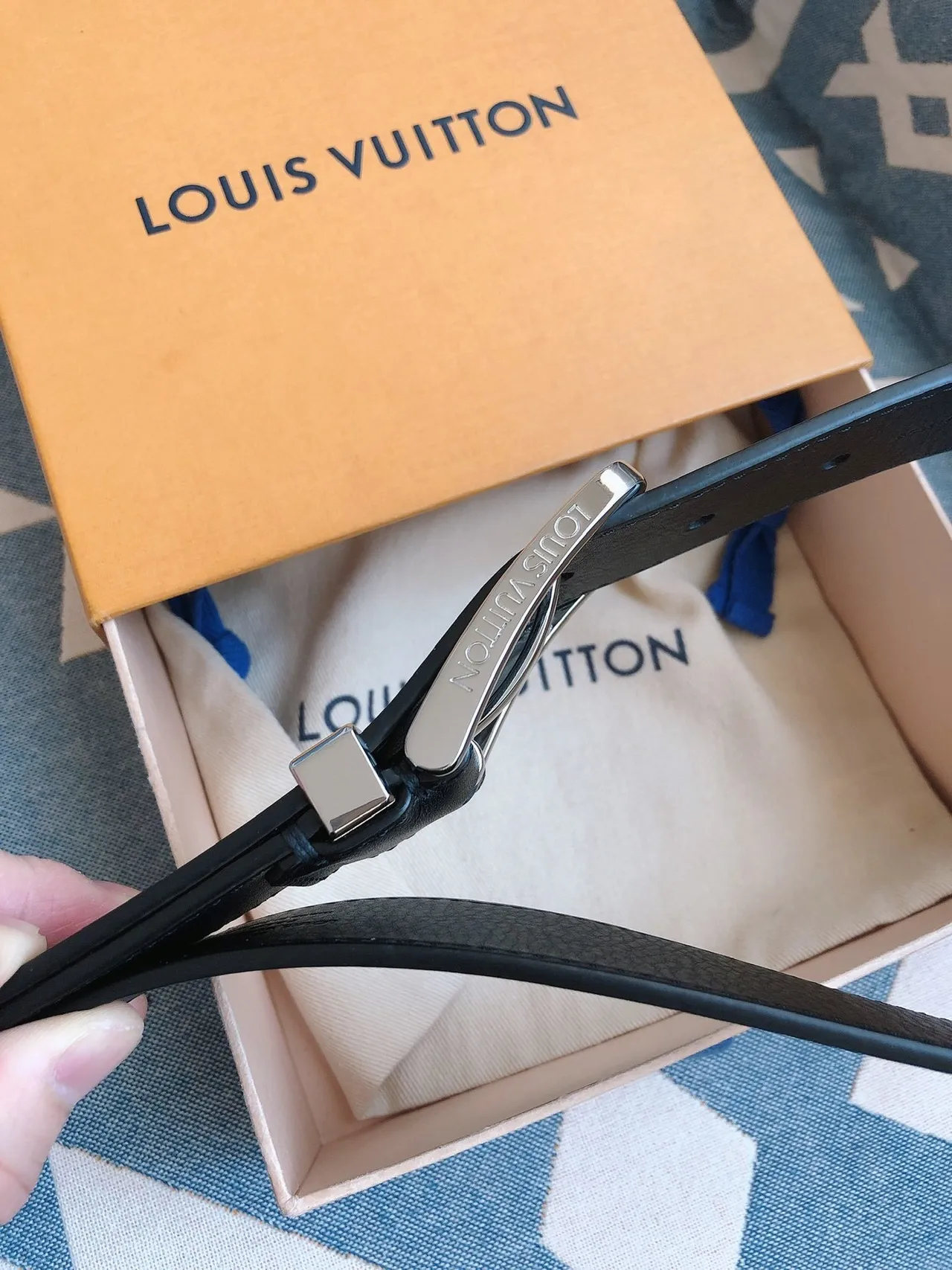 Louis Vuitton Black Silver Polished Rectangular Buckle LV Monogram-Engraved Side Plate Leather Belt 5