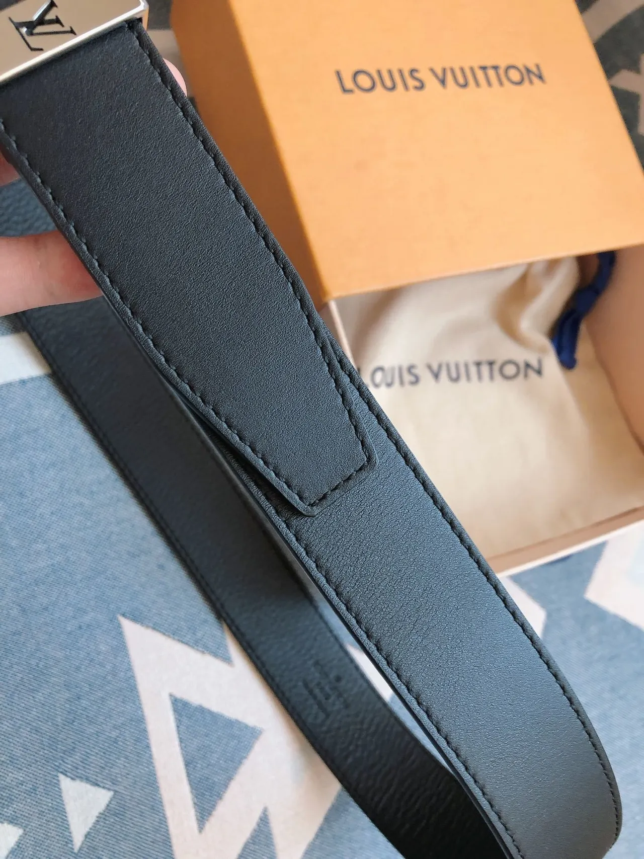 Louis Vuitton Black Silver Polished Rectangular Buckle LV Monogram-Engraved Side Plate Leather Belt 6