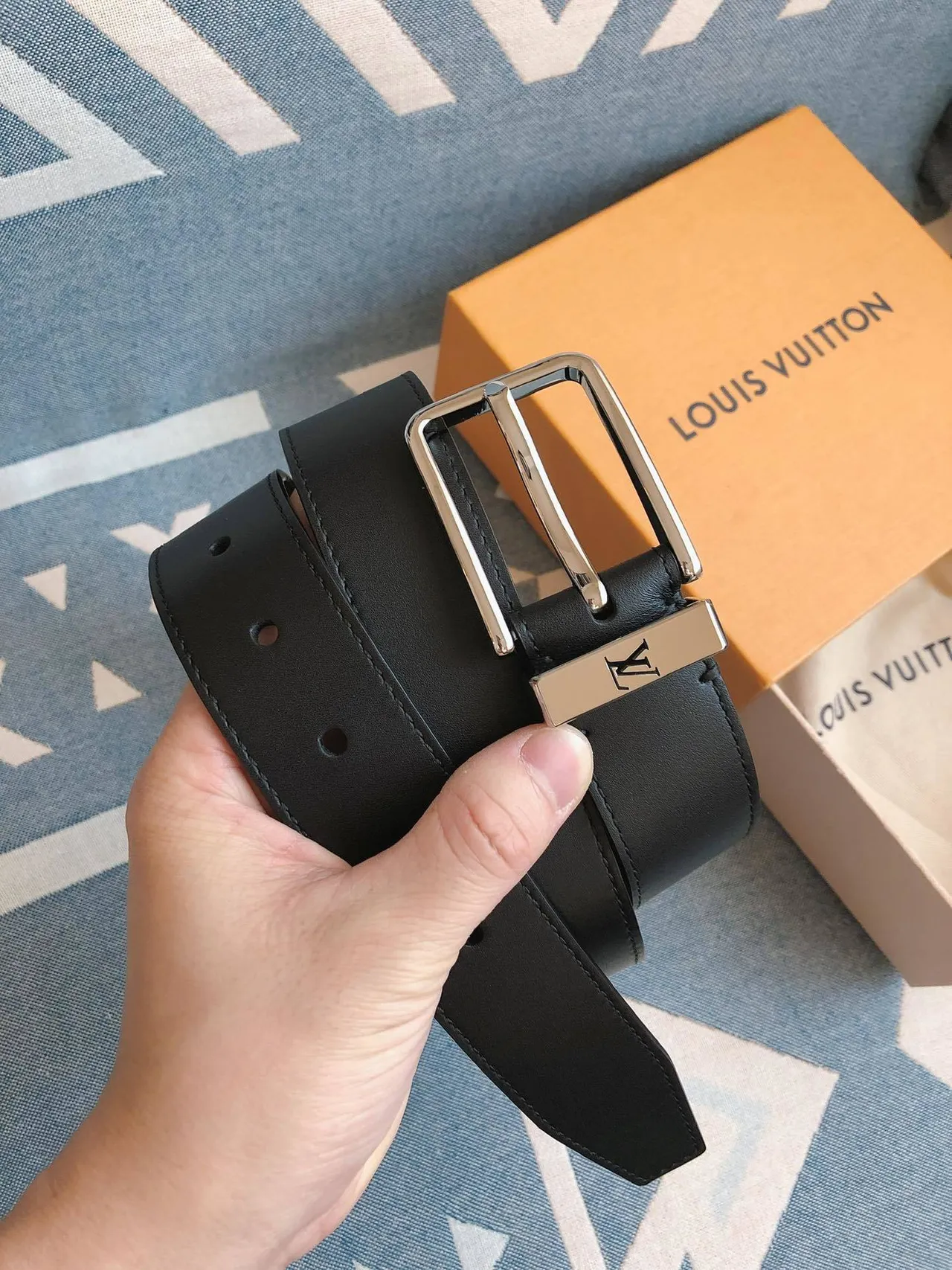 Louis Vuitton Black Silver Polished Rectangular Buckle LV Monogram-Engraved Side Plate Leather Belt 9
