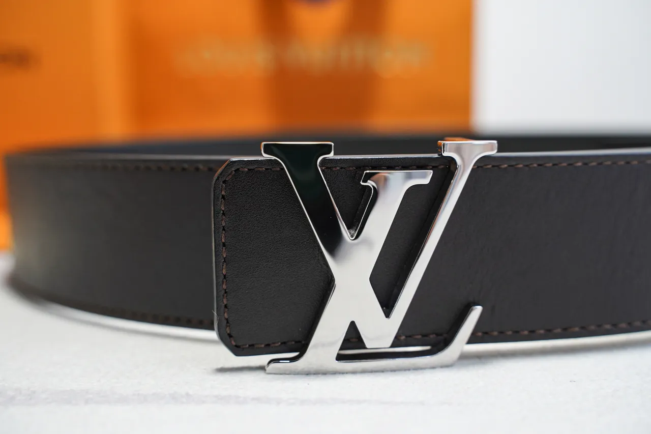 Louis Vuitton কালো রূপালী মসৃণ পালিশকৃত LV বাকেল চামড়ার বেল্ট 2