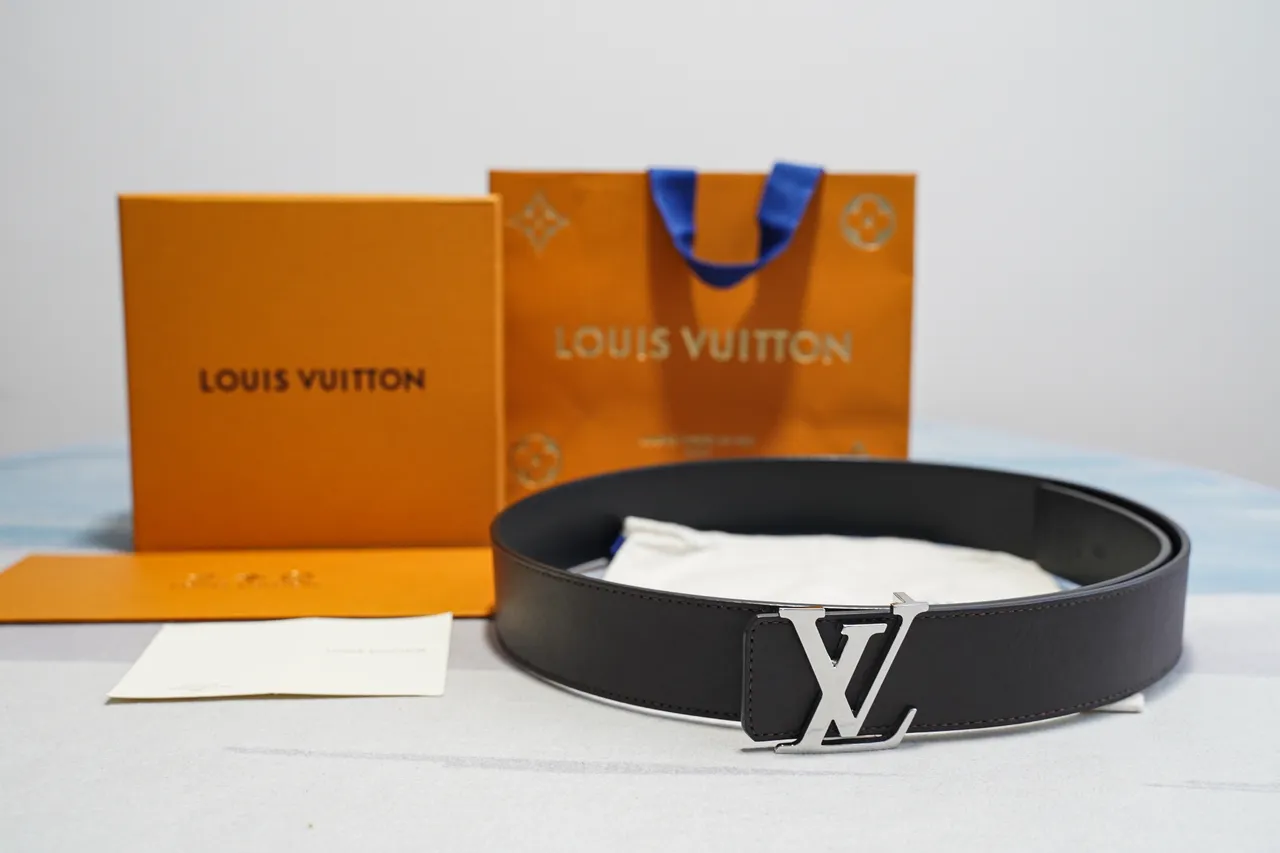 Louis Vuitton কালো রূপালী মসৃণ পালিশকৃত LV বাকেল চামড়ার বেল্ট 3