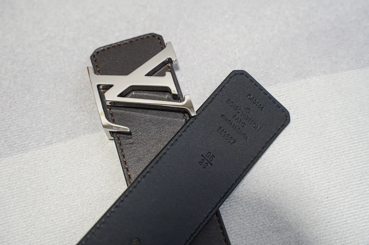 Louis Vuitton কালো রূপালী মসৃণ পালিশকৃত LV বাকেল চামড়ার বেল্ট 4