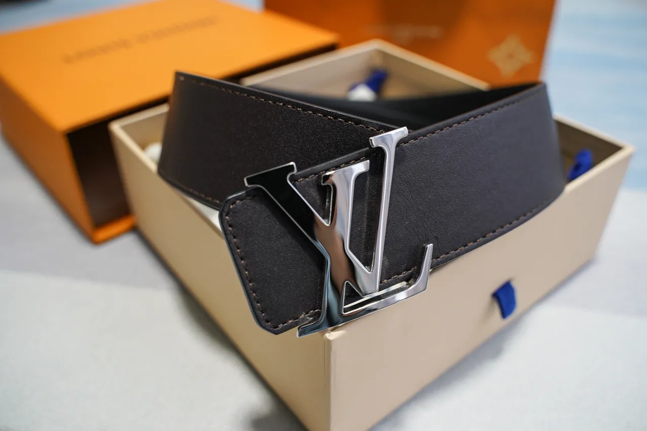 Louis Vuitton কালো রূপালী মসৃণ পালিশকৃত LV বাকেল চামড়ার বেল্ট 6