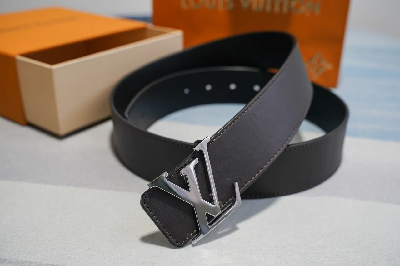 Louis Vuitton কালো রূপালী মসৃণ পালিশকৃত LV বাকেল চামড়ার বেল্ট 9