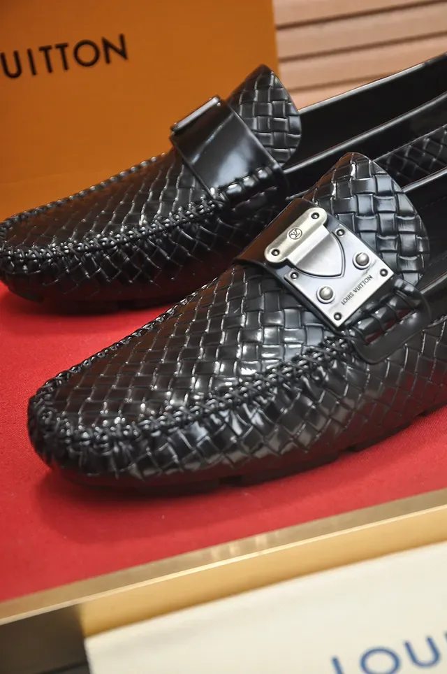 Louis Vuitton Noir Argent Cuir Tressé Boucle Métal Loafer 2