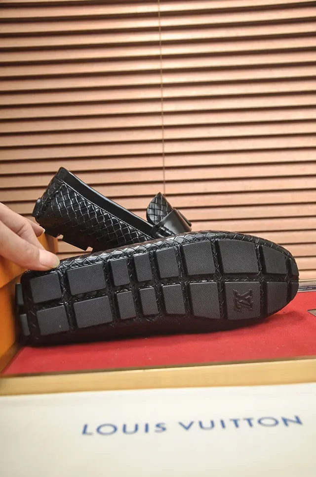 Louis Vuitton Noir Argent Cuir Tressé Boucle Métal Loafer 3