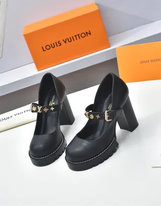 Louis Vuitton Chaussures Mary Jane à boucle étoile noire 3