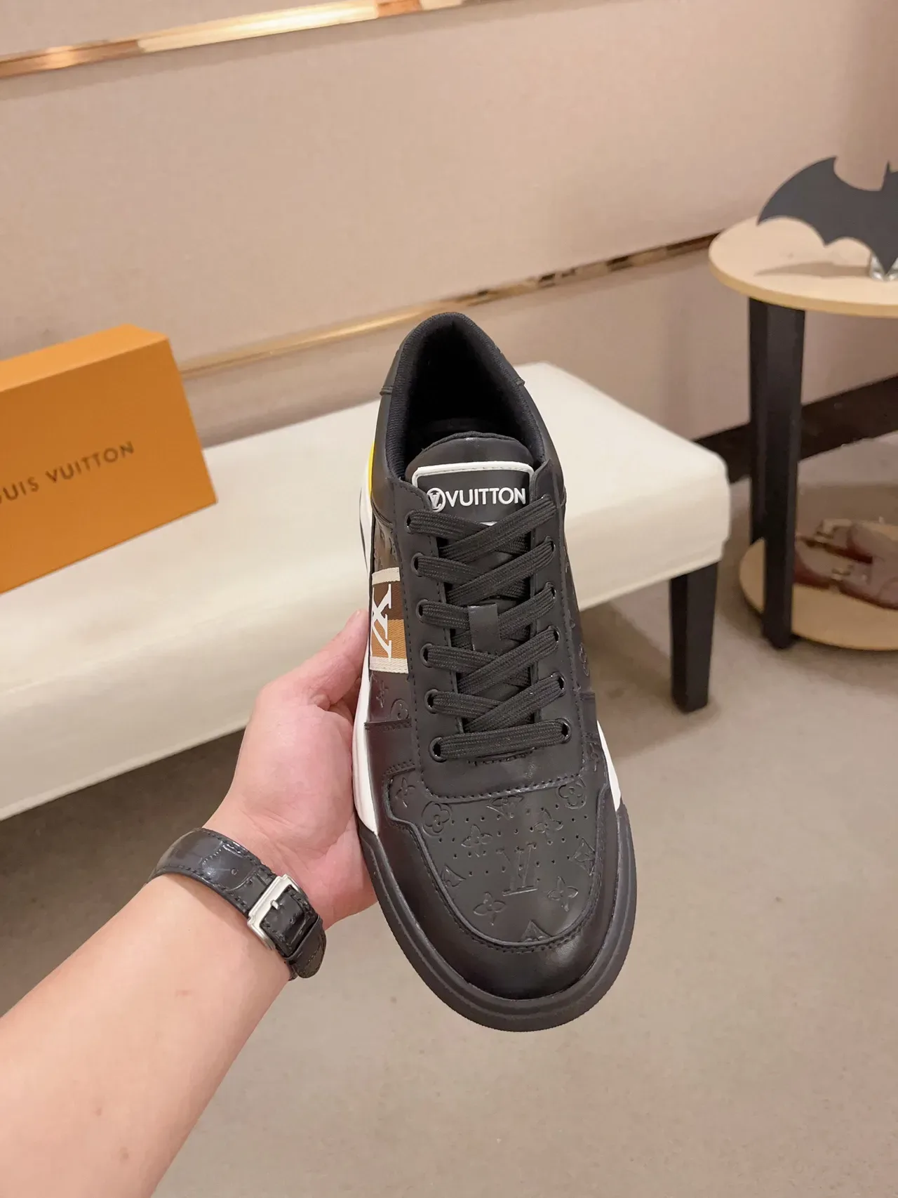 Louis Vuitton কালো হলুদ দাবাই করা মোনোগ্রাম চামড়া সাইড স্ট্রাইপ লোগো লাইফস্টাইল স্নিকার্স 2