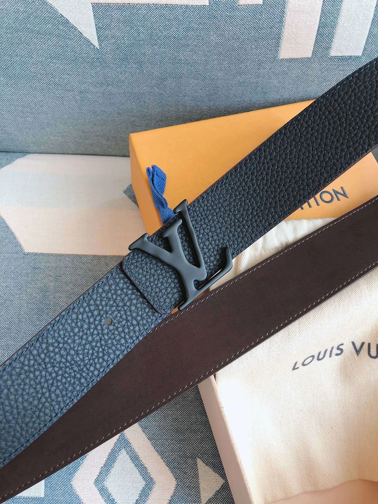 Louis Vuitton Blue Black Pebbled Sculpted Monogram Buckle Leather Belt 4