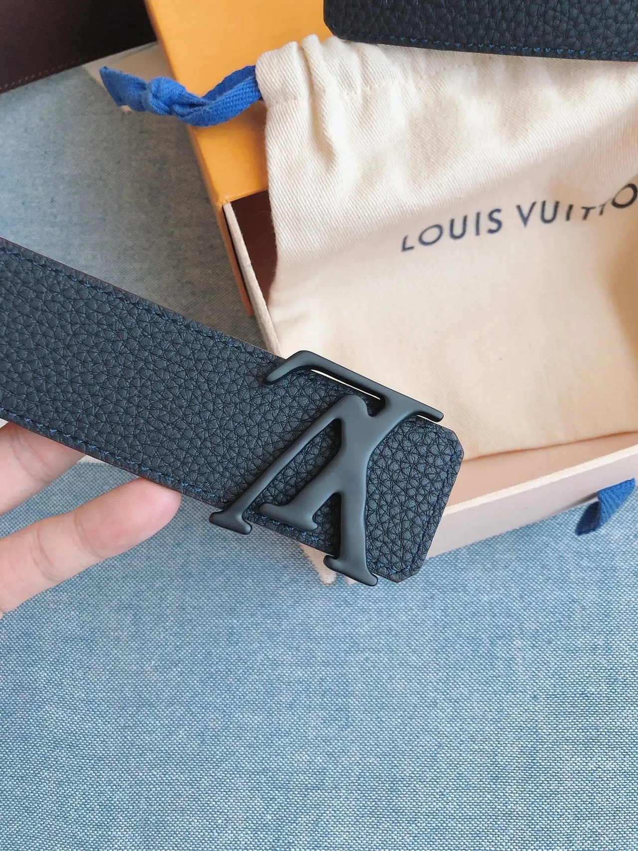 Louis Vuitton Blue Black Pebbled Sculpted Monogram Buckle Leather Belt 8