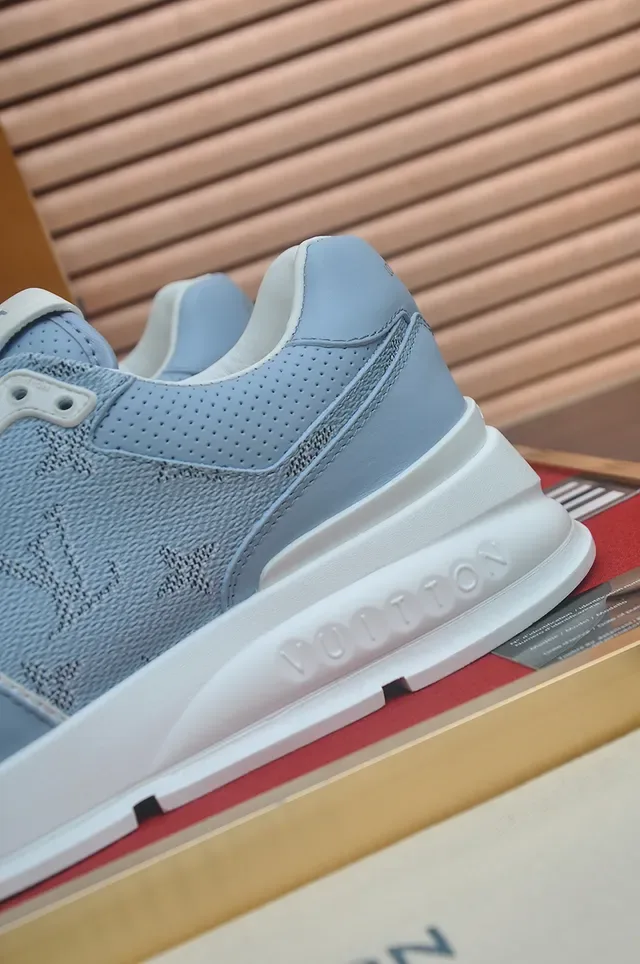 Louis Vuitton Sneakers Lifestyle Bleu Blanc Perforées Monogram Mesh Upper Chunky Sculpted Midsole 2