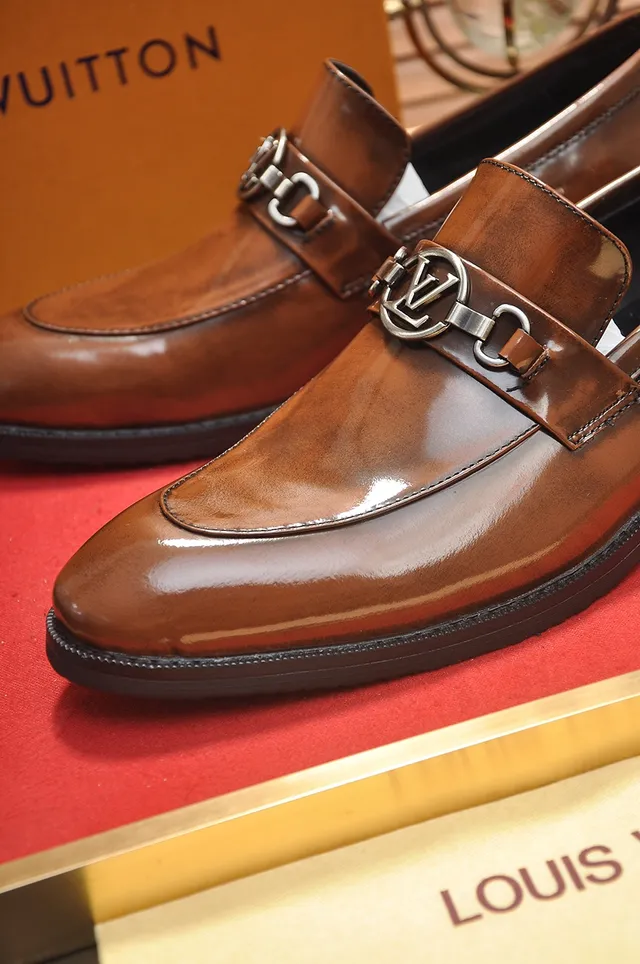 Louis Vuitton Marrón Negro Cuero Pulido Correa con Hebilla de Horsebit Loafer 2