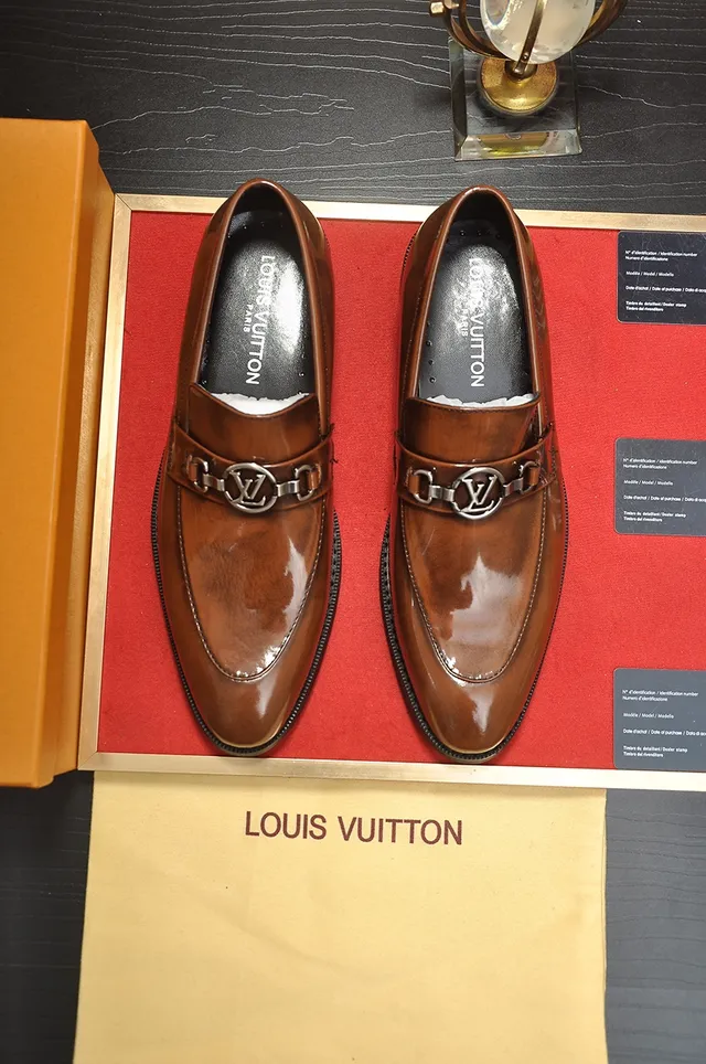 Louis Vuitton Marrón Negro Cuero Pulido Correa con Hebilla de Horsebit Loafer 5