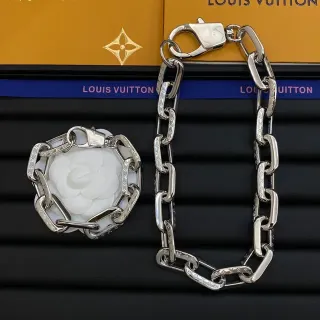 سوار لويس فيتون سلسلة كاميليا فضي أبيض سميك رابط بيضاوي منقوش LV مونوغرام