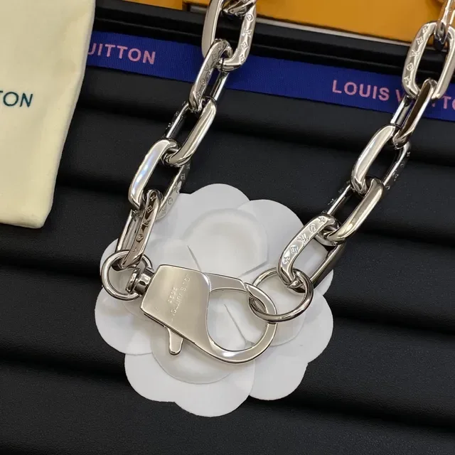 Louis Vuitton Camellia Chain Silver White Chunky Oval-Link Engraved LV Monogram Bracelet 4