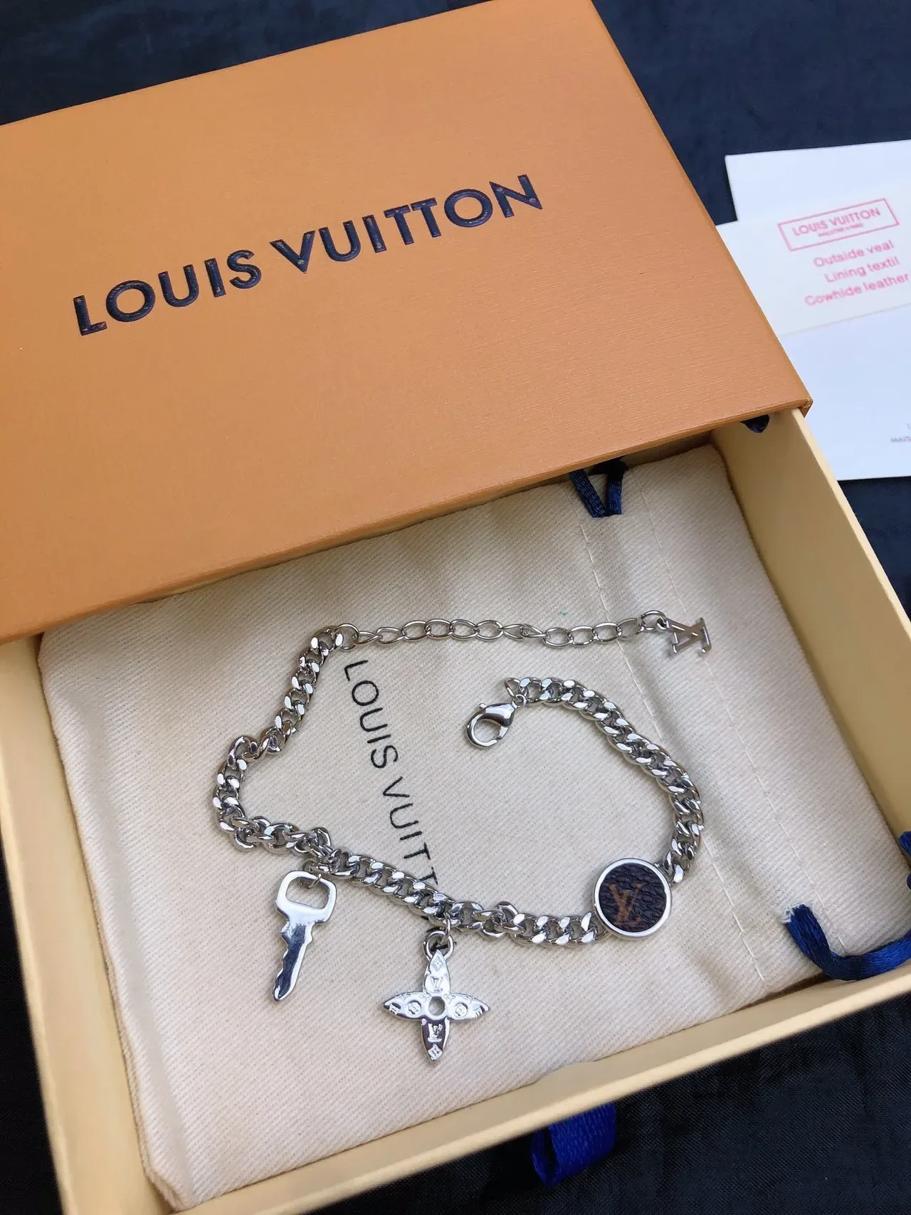 Louis Vuitton Chain Reaction Multi-Charm Pulseira Prata 4