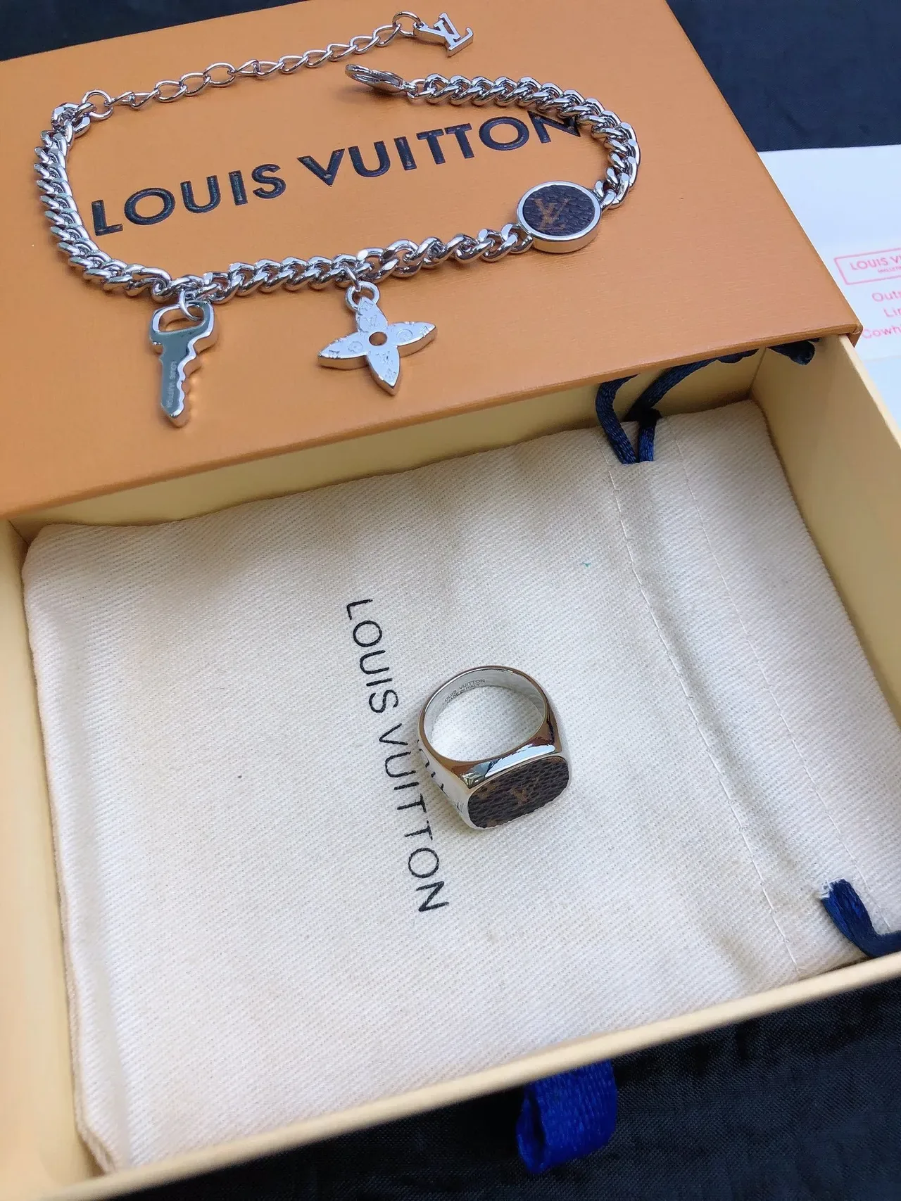 Louis Vuitton Chain Reaction Multi-Charm Pulseira Prata 9