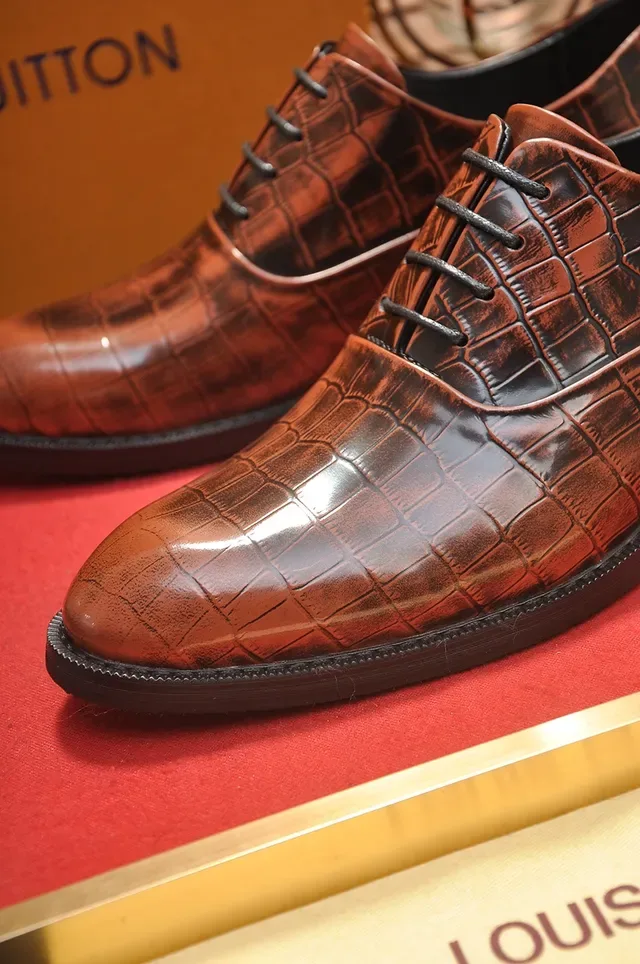 Louis Vuitton Chaussures Oxford Marron Embossé Crocodile Bout à Cap 2