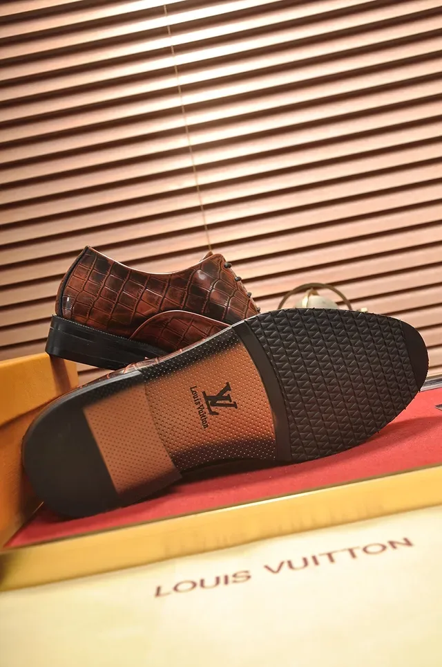Louis Vuitton Chaussures Oxford Marron Embossé Crocodile Bout à Cap 3