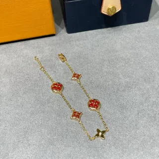 Louis Vuitton pulsera de encanto monograma floral cadena roja esmaltada con motivos dorada