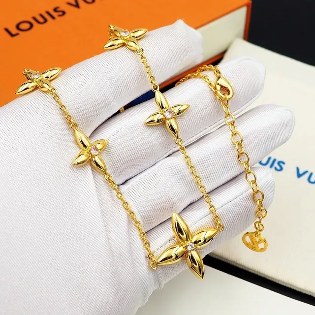 Louis Vuitton Flower Gold Pink Chain Four-Petal Motifs Necklace 8